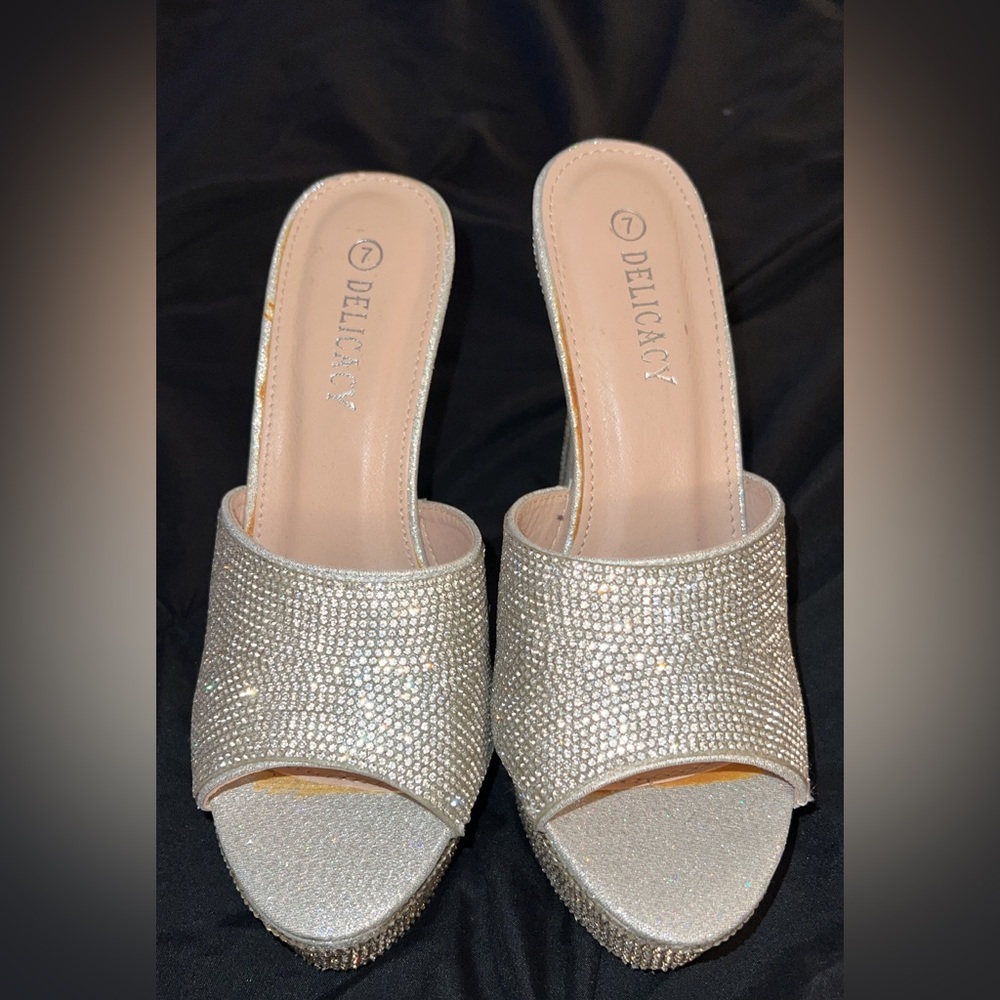 Delicacy size 7 rhinestone heels
